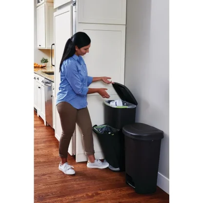 Plain Black Step-on Trash Can - Image 2